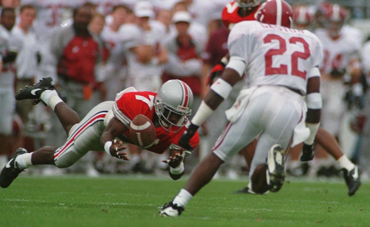 OSU Joey Galloway makes a diving catch in the first quarter. 22 for Tide is Willie Gaston. Chris Russell photo. Ohio State vs. Alabama, game action from Jan. 2, 1995.