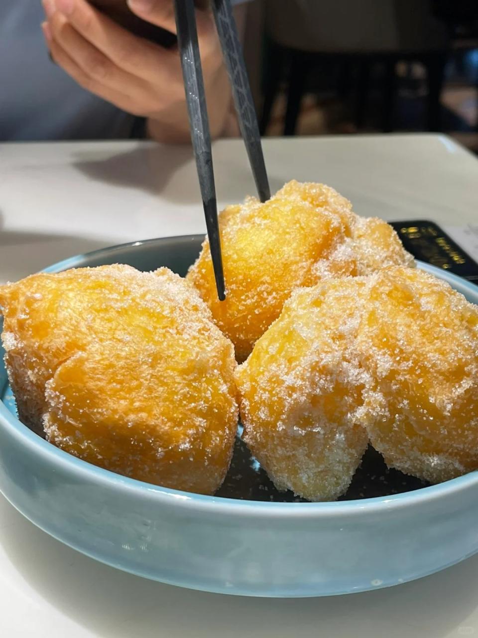 Die erste Mahlzeit während Yellens Chinabesuch fand im Taotaoju statt, einem altehrwürdigen Restaurant in Guangzhou!Was ist so attraktiv daran, ein 142 Jahre altes Restaurant aufzulösen? Ein jahrhundertealter Gänsebraten + Garnelenknödel + Auflauf mit Eisflocken, den man unbedingt essen muss