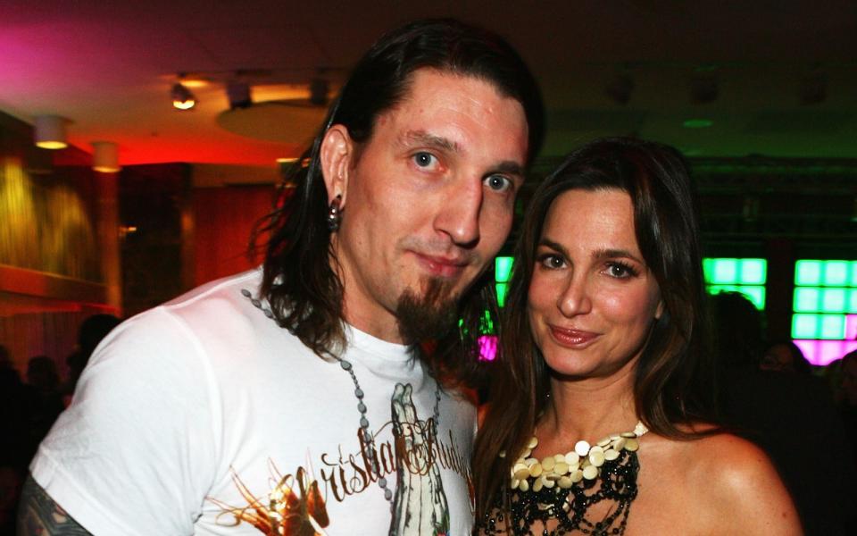 Der Ziegenbart war über viele Jahre sein Markenzeichen: Handball-Ikone und Punk-Fan Stefan Kretschmar (2008, mit Alexandra Kamp). (Bild: Getty Images/Marcel Mettelsiefen)