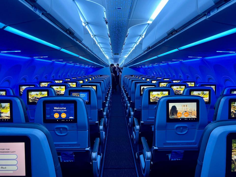 Airlines wie Jet Blue haben als erstes damit begonnen, mit schmalrumpfigen Flugzeugen Atlantikflüge zu absolvieren. - Copyright: Taylor Rains/Business Insider