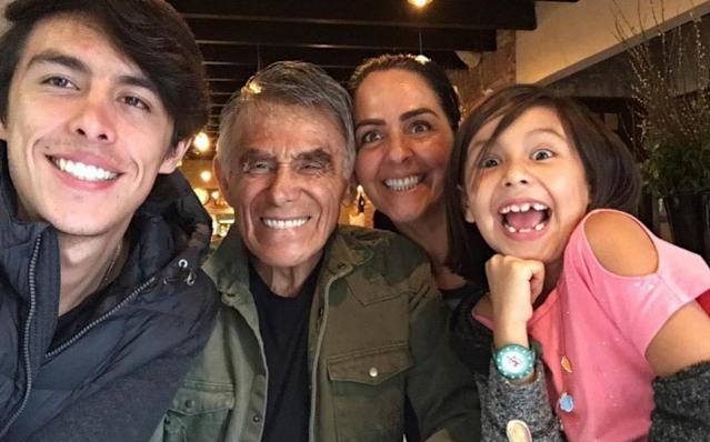 La conmovedora historia familiar de Héctor Suárez