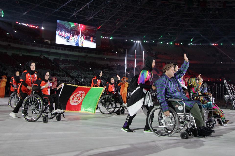 Un equipo de atletas afganos participan en la ceremonia de apertura de los Juegos Paralímpcios Asiáticos en 2018 en Jakarta. (Foto: Getty Images)