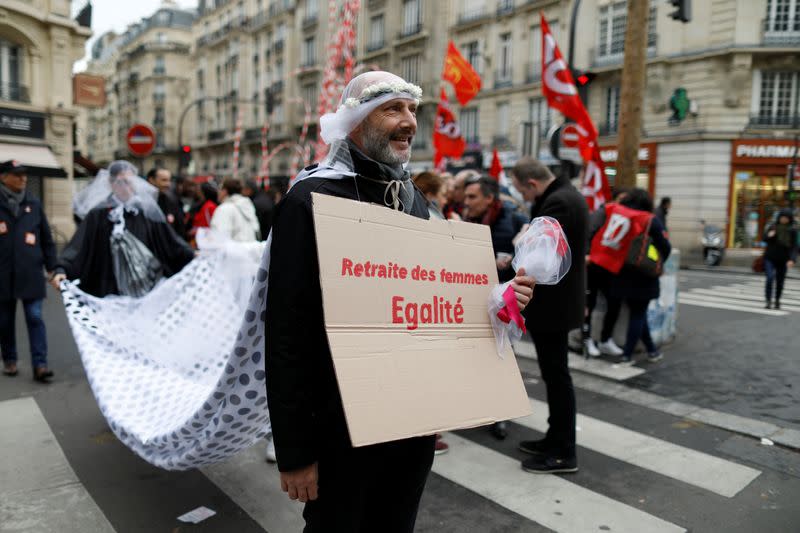 France faces its fifteenth consecutive day of strikes