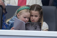 <p>Lena Tindall and Charlotte read a book about the Platinum Jubilee pageant. (Getty Images)</p> 