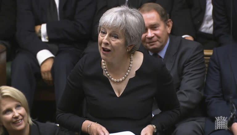 La ex primera ministra Theresa May lee un homenaje en la Cámara de los Comunes, tras la muerte de la reina Isabel II el jueves, en Londres, el viernes 9 de septiembre de 2022. 