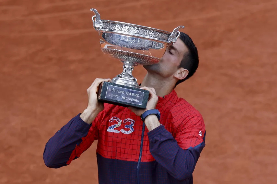 Novak Djokovic&#x006536;&#x004e0b;&#x007b2c;23&#x005ea7;&#x005927;&#x006eff;&#x008cab;&#x0091d1;&#x0076c3;&#x003002; (AP Photo/Jean-Francois Badias)