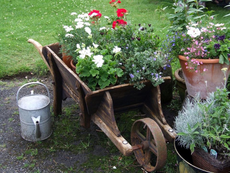 flower bed ideas wheelbarrow