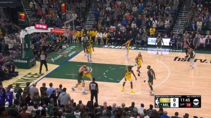 Brook Lopez hammers it home