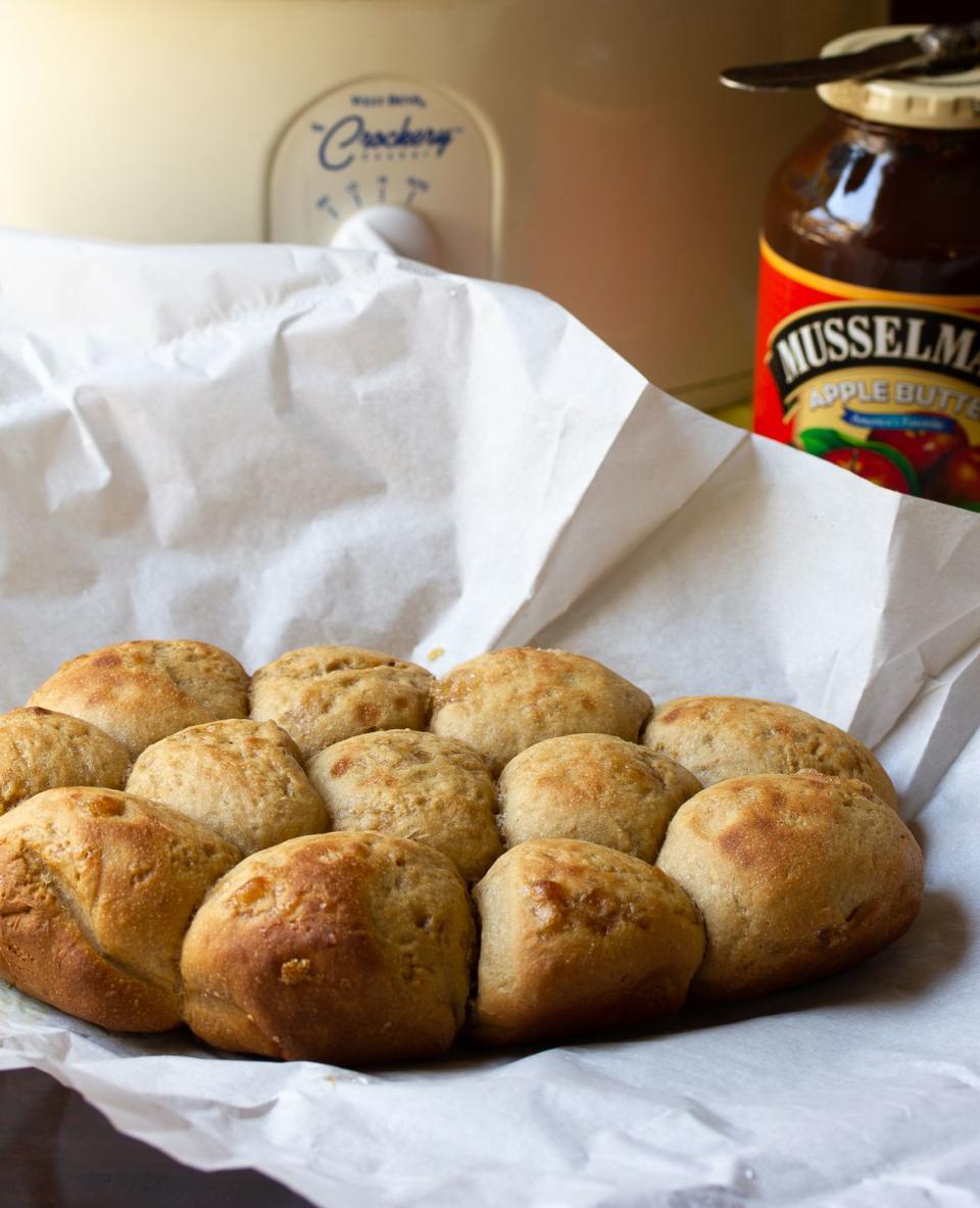 Crock-Pot Yeast Rolls with Apple Butter