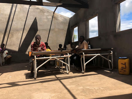 People take shelter after Cyclone Idai in a secondary school in Guara Guara outside Beira, Mozambique, March 22, 2019. REUTERS/Emma Rumney