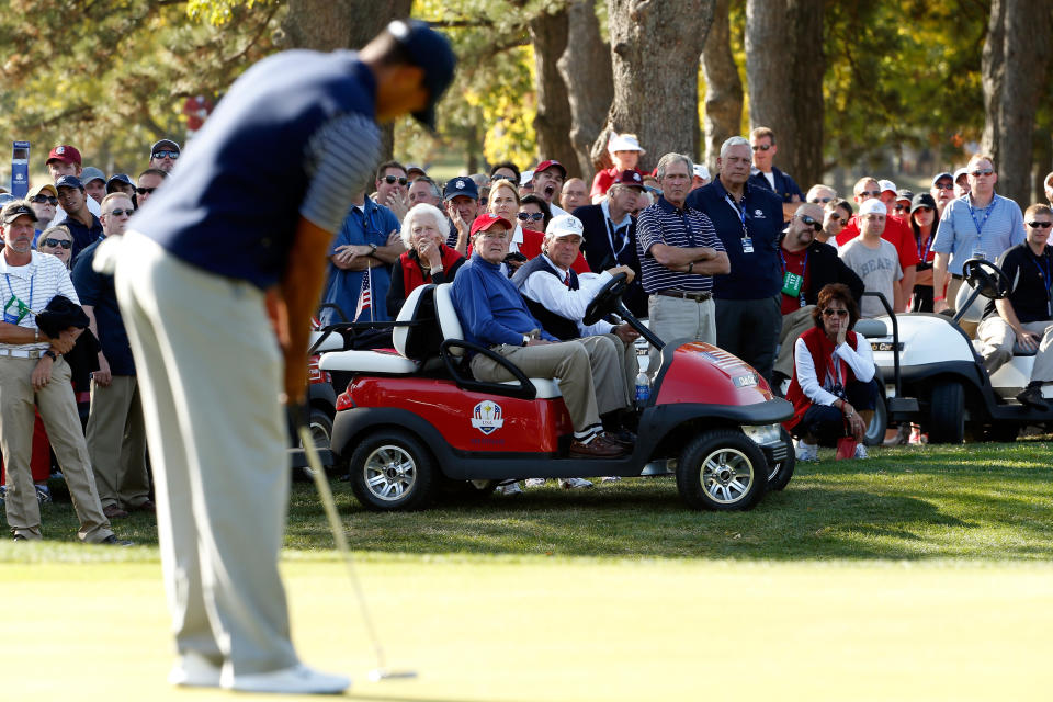 MEDINAH, IL - SEPTEMBER 29:  (L-R) Tiger Woods of the USA is watched by Barbara Bush, Former U.S. President George H.W. Bush, Jim Deaton, George W. Bush and PGA of America president Allen Wronowski during day two of the Afternoon Four-Ball Matches for The 39th Ryder Cup at Medinah Country Club on September 29, 2012 in Medinah, Illinois.  (Photo by Jamie Squire/Getty Images)