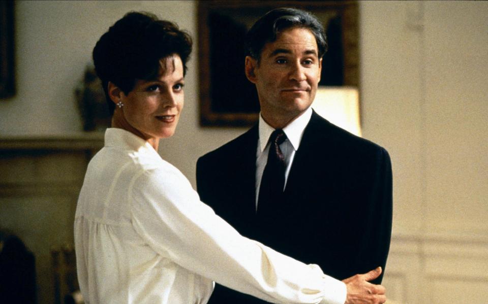 Oval Office romance: Sigourney Weaver and Kevin Kline - AA Film Archive / Alamy Stock Photo