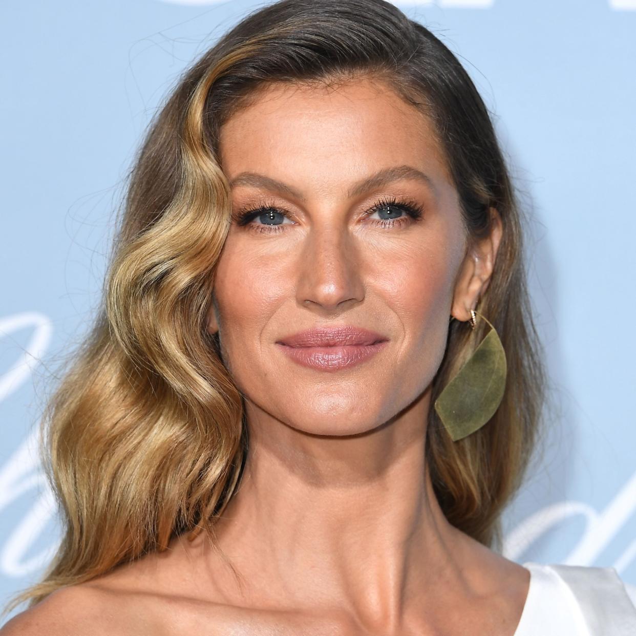  Gisele Bundchen at an event 