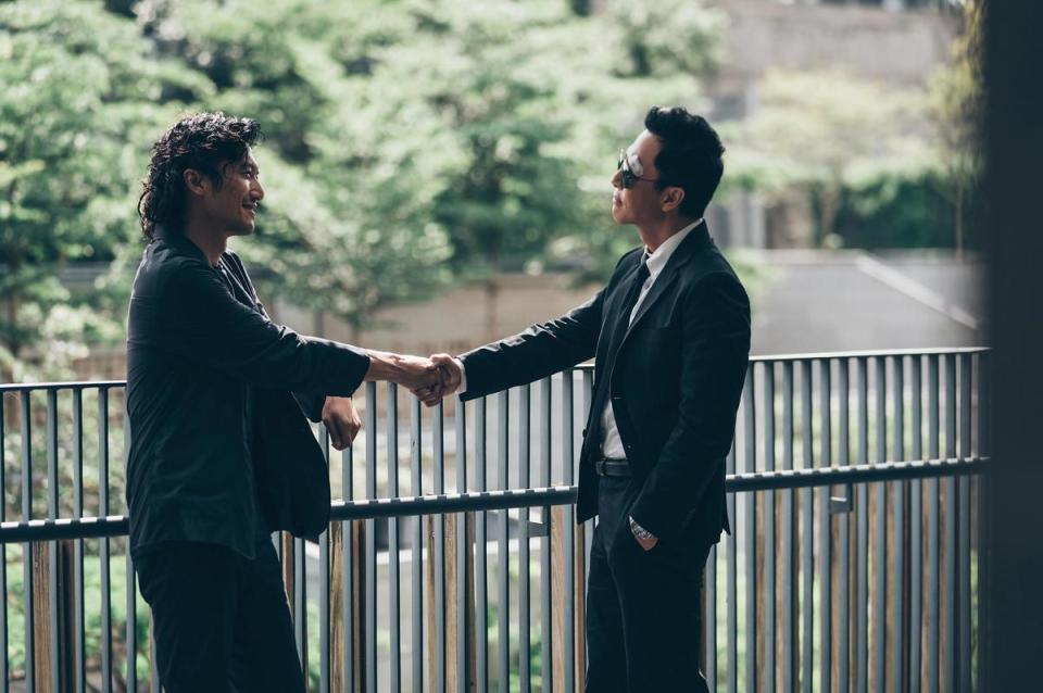 甄子丹（右）與謝霆鋒主演的香港電影《怒火》10月22日在台上映。（華映娛樂提供）