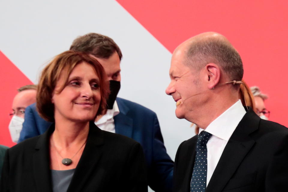 Olaf Scholz mit seiner Frau Britta Ernst (Bild: REUTERS/Hannibal Hanschke)