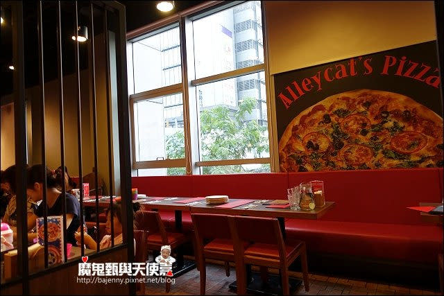 《小姑食記》捷運板橋車站/新板特區美食～誠品新板店Alleycat's Pizza巷貓餐廳板橋親子餐廳