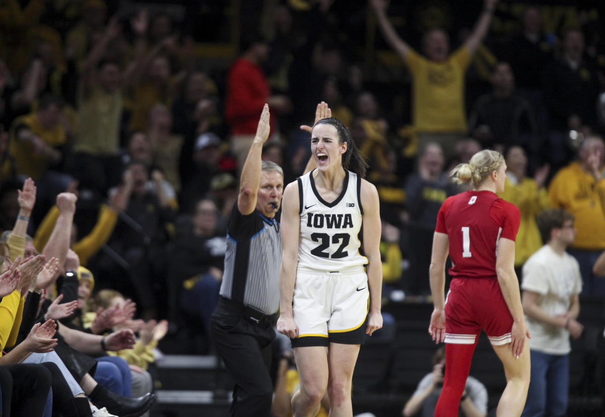 Caitlin Clark’s quest to break Division I women’s scoring record: Clark moves to No. 2 in dominant win over Northwestern