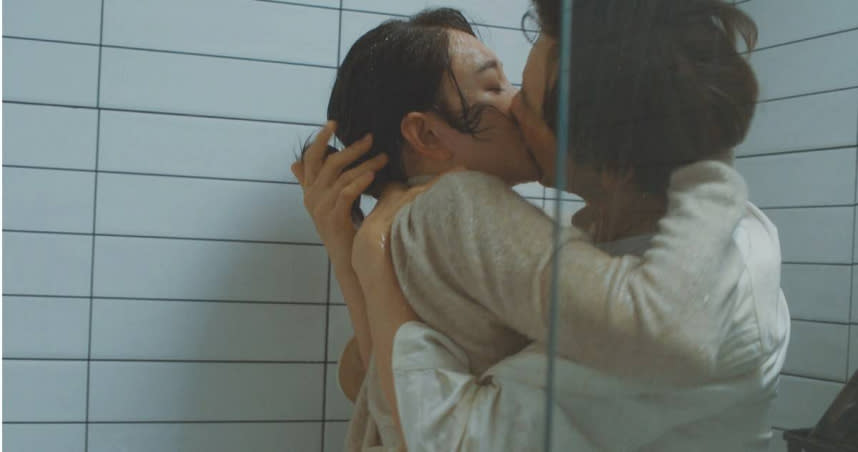 鍾漢良、李小冉三度合作 《今生有你》上演「浴室濕吻」。（圖／中天娛樂台提供）