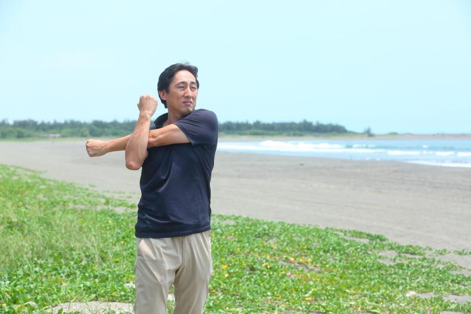 每天野崎孝男都在住家附近，舊稱「三鯤鯓」的安平漁光島海邊晨跑。