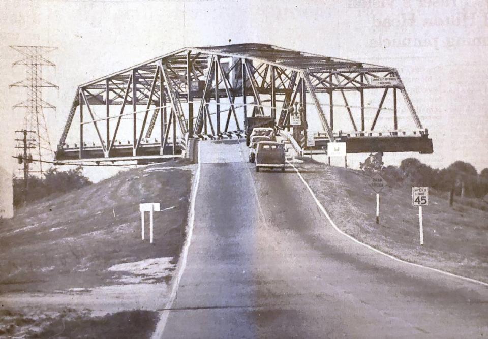 The original James F. Byrnes Crossing — a swing-span bridge over Skull Creek — as it appeared in 1972.