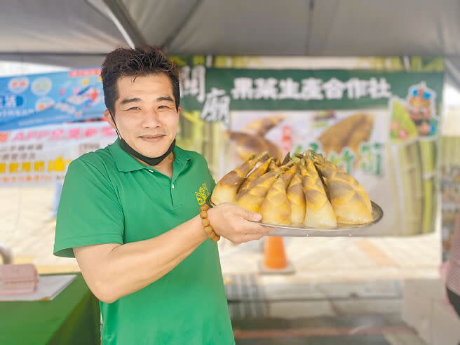 受乾旱無雨影響，關廟綠竹筍估計減產5成。（曹婷婷攝）