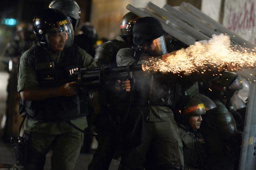 Miembros de la Guardia Nacional durante un enfrentamiento contra manifestantes opositores al gobierno de Nicolás Maduro en Caracas el 29 de marzo (AFP | Juan Barreto)