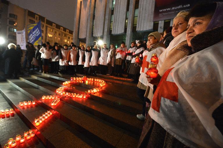 Activists hold candles as they rally in front the Ukrainian capital in Kiev on November 29, 2012 ahead of World AIDS Day