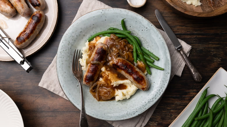 bangers and mash with gravy 