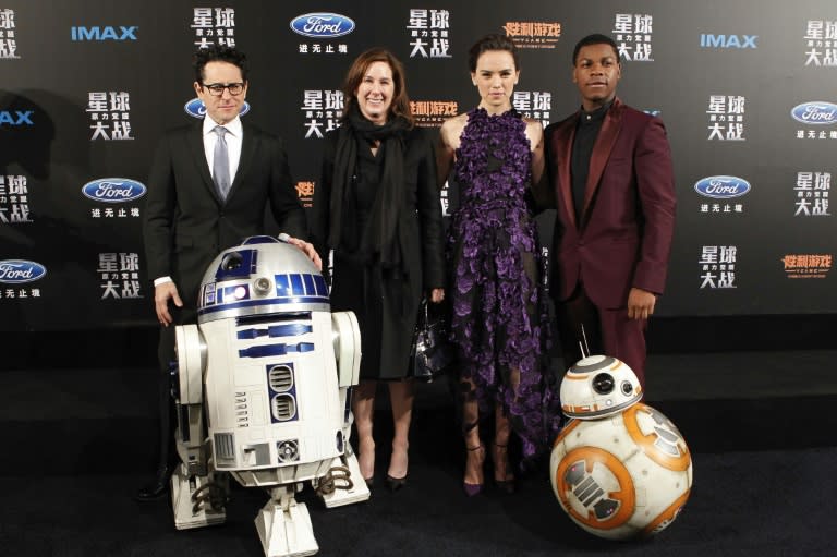 (L-R) Director J.J. Abrams, producer Kathleen Kennedy, actress Daisy Ridley and actor John Boyega pose with droid characters BB-8 and R2-D2 on the red carpet during the premiere of "Star Wars: The Force Awakens" on December 27, 2015 in Shanghai