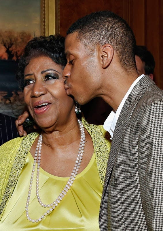 Aretha Franklin con su hijo Kecalf Franklin