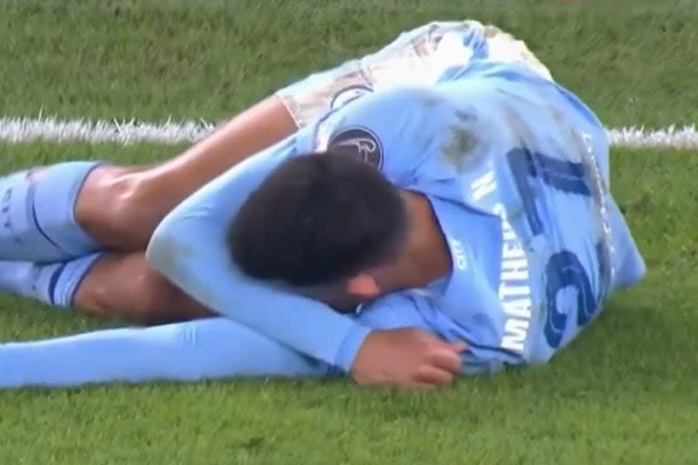 Matheus Nunes sufrió una lesión durante el segundo tiempo de juego del Manchester City ante Copenhague (Captura video)