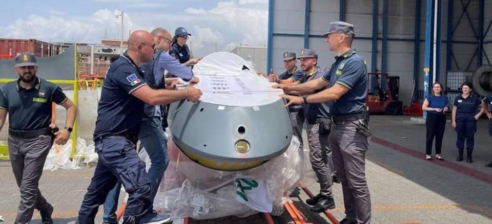 中國把軍事無人機偽裝成「零件」，走私運往利比亞！遭義大利攔截。（翻自X平台）