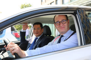 Jin Zheyong of Anhui Zotye Automobile and Peter Fleet of Ford Motor Company