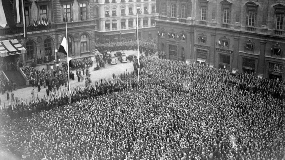 Multitud durante la visita de Pétain a Lyon.