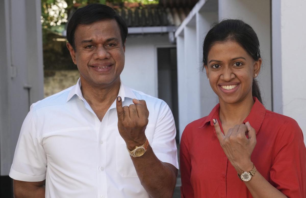 Sri Lankans vote in a presidential election that will decide how it recovers from economic crisis