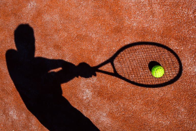 Los arreglos de partidos y las apuestas son una enfermedad que el tenis profesional no logra sanar.  (shutterstock/)
