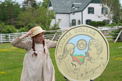 Anne of Green Gables and the $circulation coin commemorating author L. M. Montgomery (Cavendish, PEI) (CNW Group/Royal Canadian Mint (RCM))