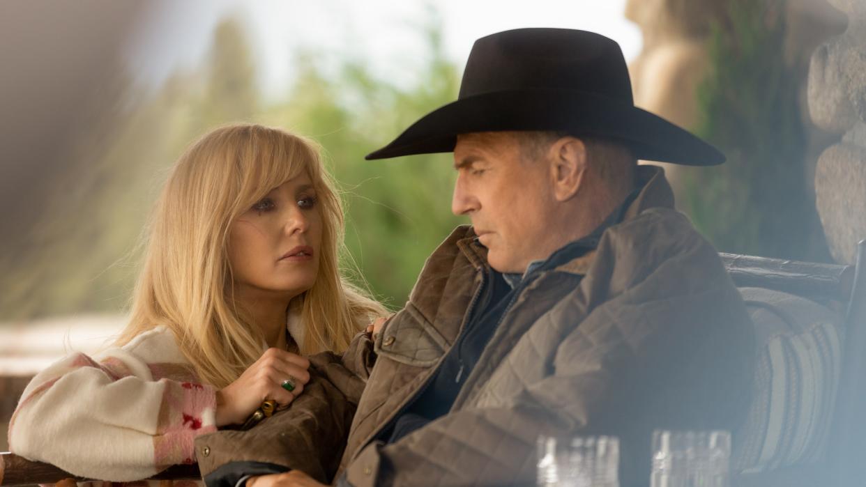  Kelly Reilly and Kevin Costner in Yellowstone. 