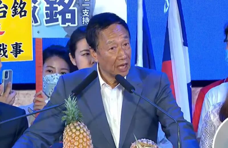 ▲ 郭台銘再台中造勢，承諾當選總統將仿效蔣經國打造科技島。翻攝畫面