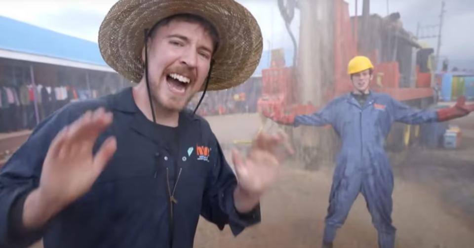 MrBeast en una escena del vídeo que grabó en África donde ha construido 100 pozos de agua. Foto: Youtube/EFE