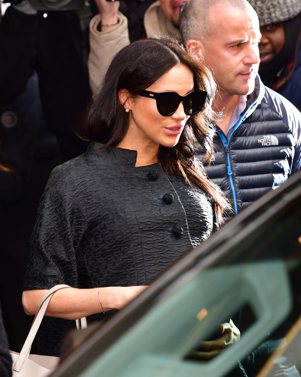 Meghan making her way to the car as people look on.&nbsp; (Photo: James Devaney via Getty Images)