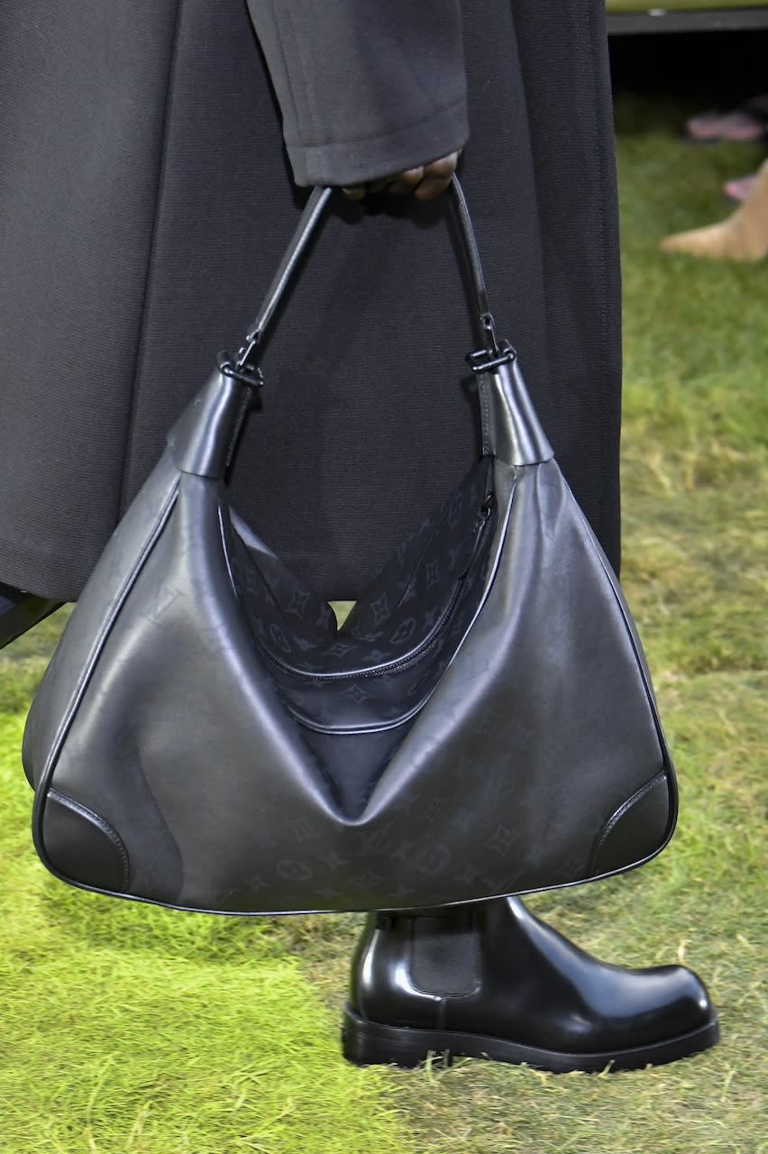 Highlights of the Louis Vuitton 2025 Spring/Summer Menswear Show in Paris: Gong Yoo and Jeffrey took a photo together; even girls were attracted by these travel-themed handbags