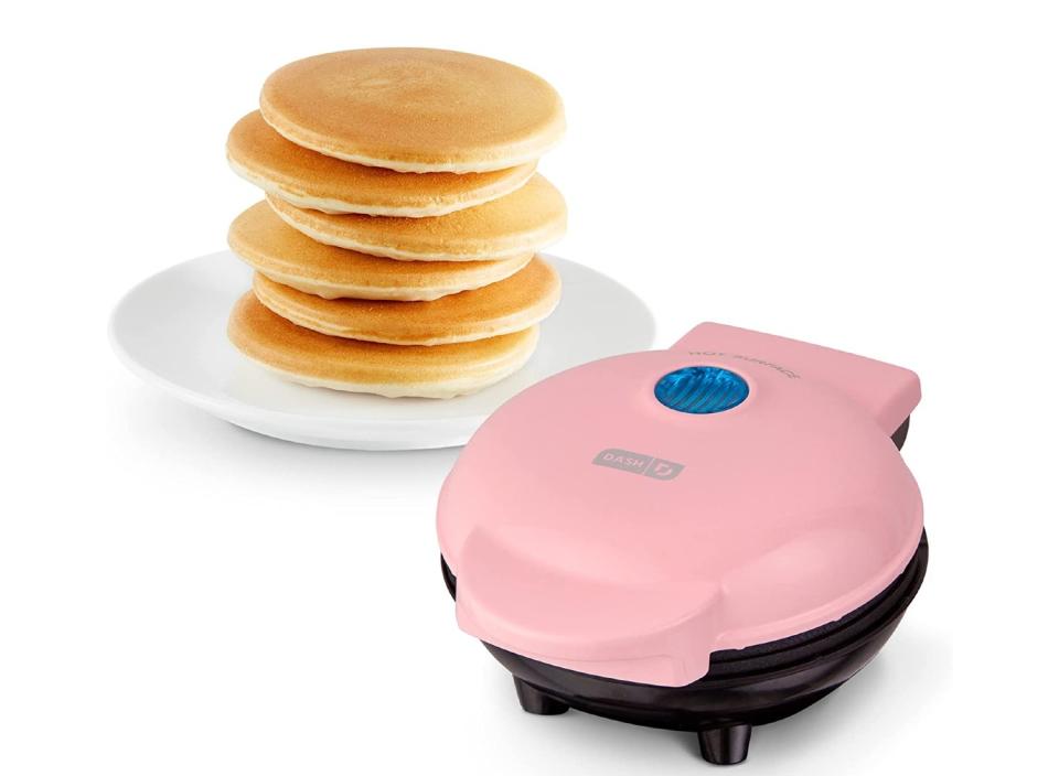 Get this mini griddle maker to prepare pancakes, eggs and other breakfasts on the go. (Source: Amazon)