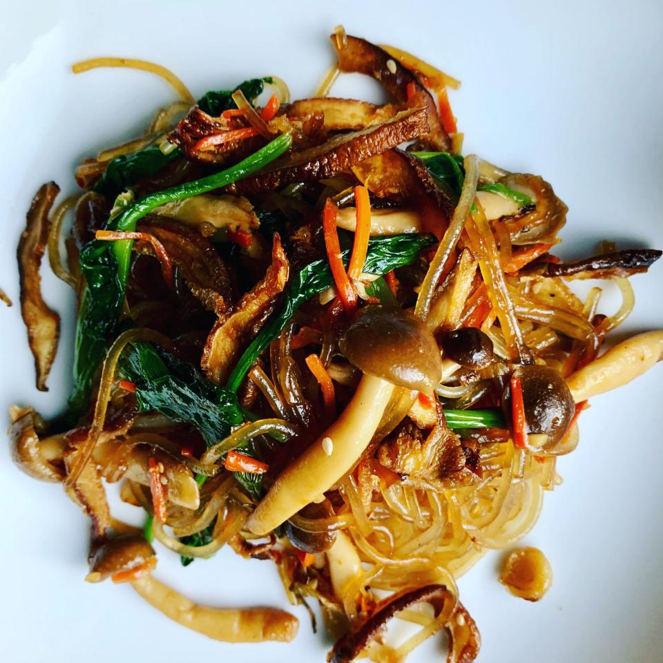 Korean glass noodles with vegetables (Jap chae)