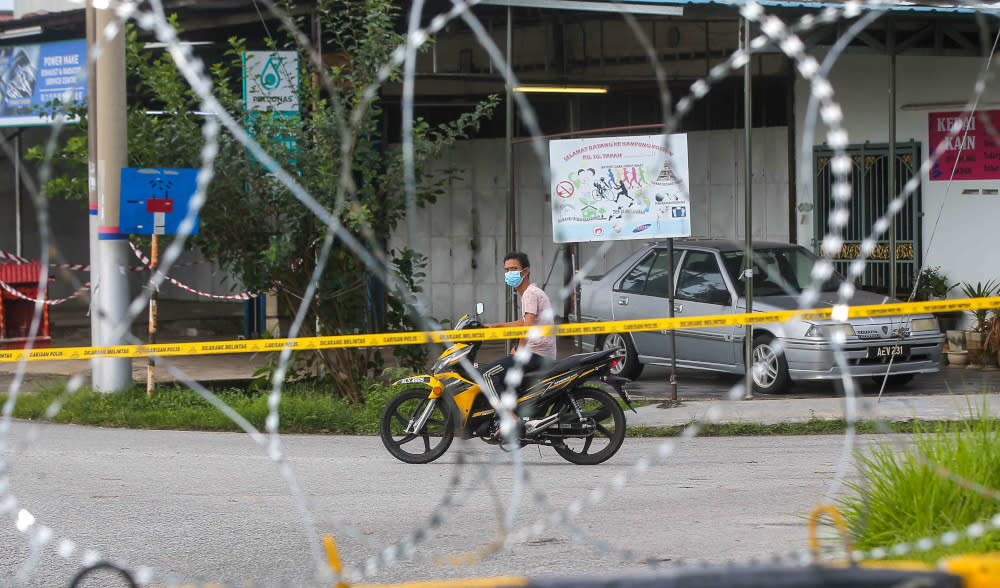 Barbed wire is seen around Kampung Dato’ Ahmad Said Tambahan 2 in Mukim (sub-district) Ulu Kinta following the implementation of enhanced movement control order (EMCO) to curb the spread of Covid-19 June 6, 2021. — Picture by Farhan Najib