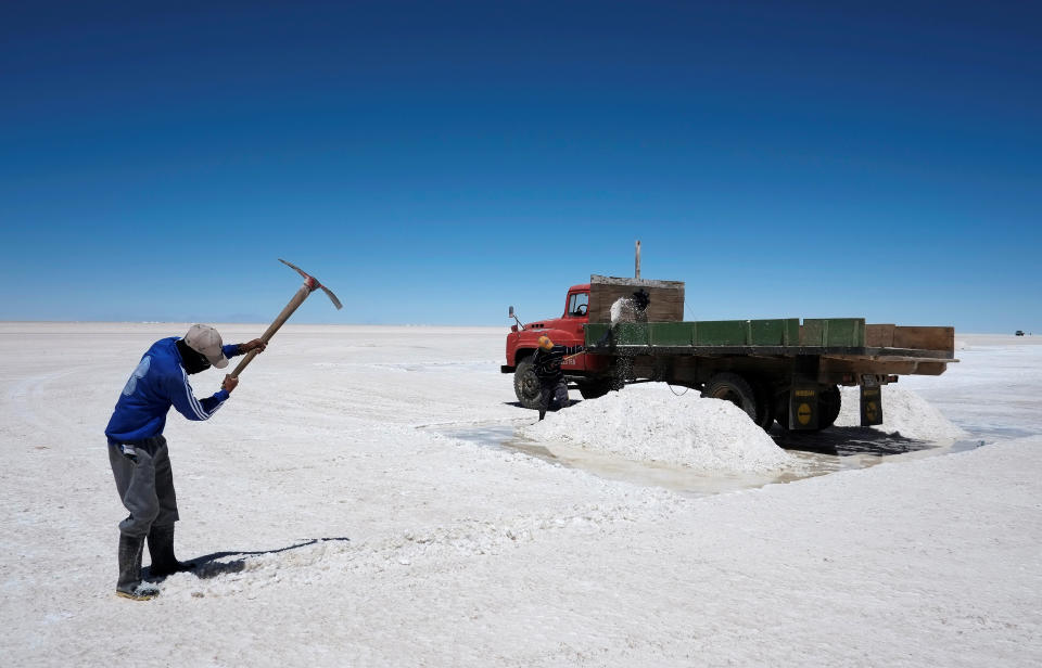 Imagen del salar boliviano de Uyuni, que tiene una de las mayores reservas mundiales de litio. REUTERS/David Mercado