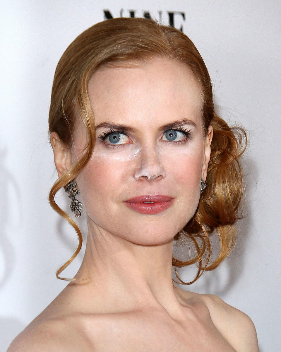 <p>Algo parecido le sucedió a Nicole Kidman en el estreno de ‘Nine’ (2009), pero en su caso solo tenía restos de maquillaje en los ojos y en la parte inferior de la nariz. (Foto: Gtres). </p>