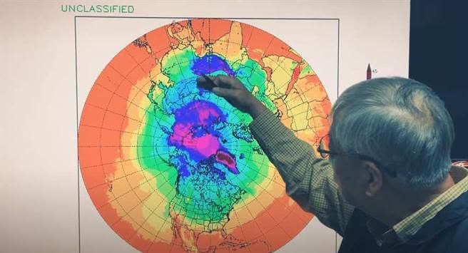 氣象專家李富城指出極區的低溫一直往東半球擴張。(翻攝自YouTube)