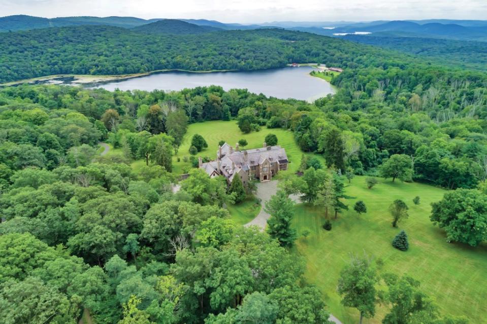 The new Ranch location in Sloatsburg also has a 5,000 square foot solarium. “We don’t want it to sound so rigorous or restrictive that it prevents people from coming,” Sue Glasscock, who co-founded the Ranch Malibu, recently told Town & Country. “It’s an evolution.” The Ranch Hudson Valley