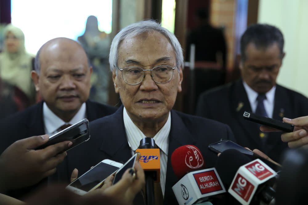 Former chief justice Tun Zaki Azmi reportedly urged judges to be more selective in allowing postponement of cases. — Picture by Yusof Mat Isa